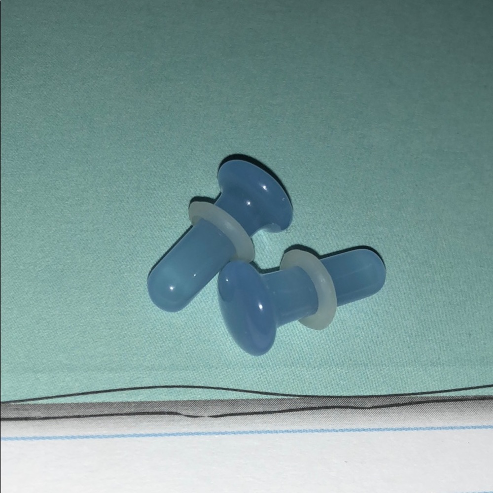 4g ear plugs/tunnels